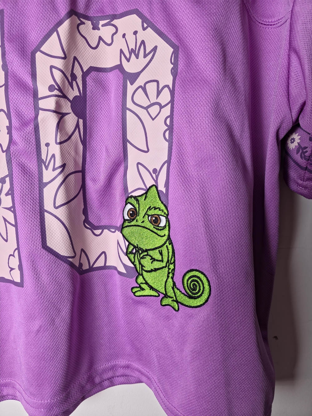 Disney Princess Rapunzel #10 Cropped Jersey Top BoxLunch XL Pascal Chameleon - Picture 7 of 9